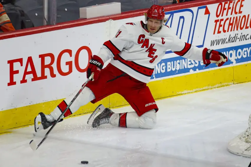 flyers vs hurricanes — US news