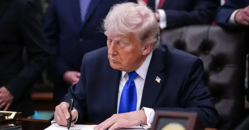 trump signs executive order expanding workers access to retirement plans — US news