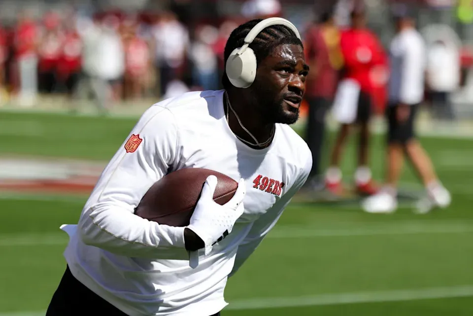 Sep 29, 2024; Santa Clara, California, USA; San Francisco 49ers wide receiver Brandon Aiyuk (11) warms up before the game against the New England Patriots at Levi's Stadium. Mandatory Credit: Sergio Estrada-Imagn Images ©Sergio Estrada-Imagn Images