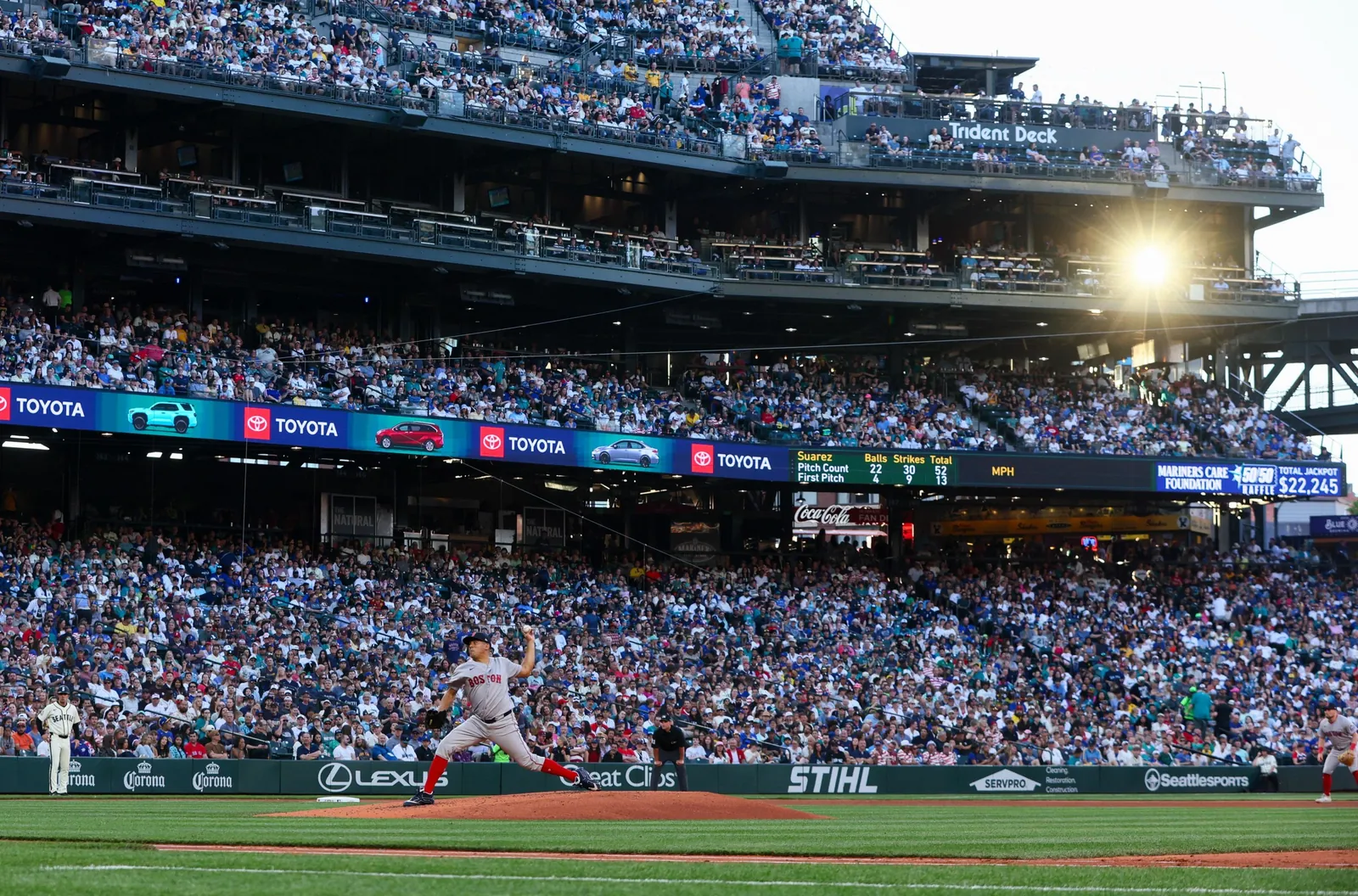 Stellar Suárez start sends Sox to 6-2 win