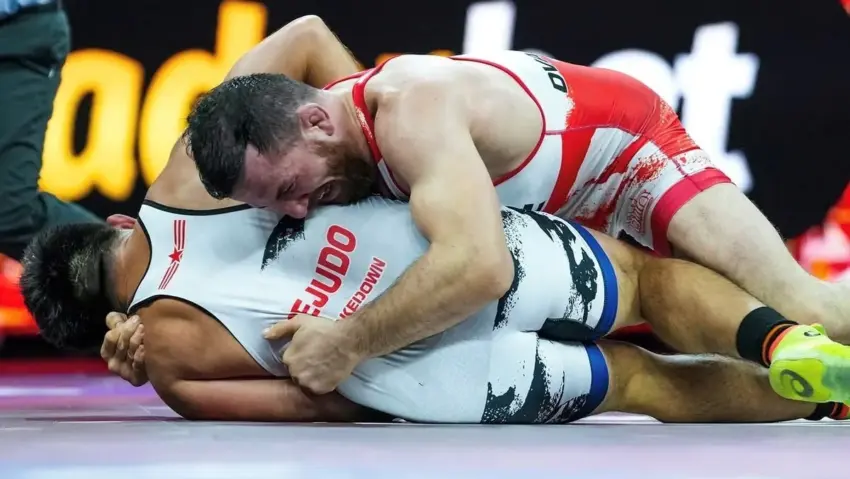 RAF Georgia results: Merab Dvalishvili mounts unreal comeback, beats Henry Cejudo late to ignite raucous scene