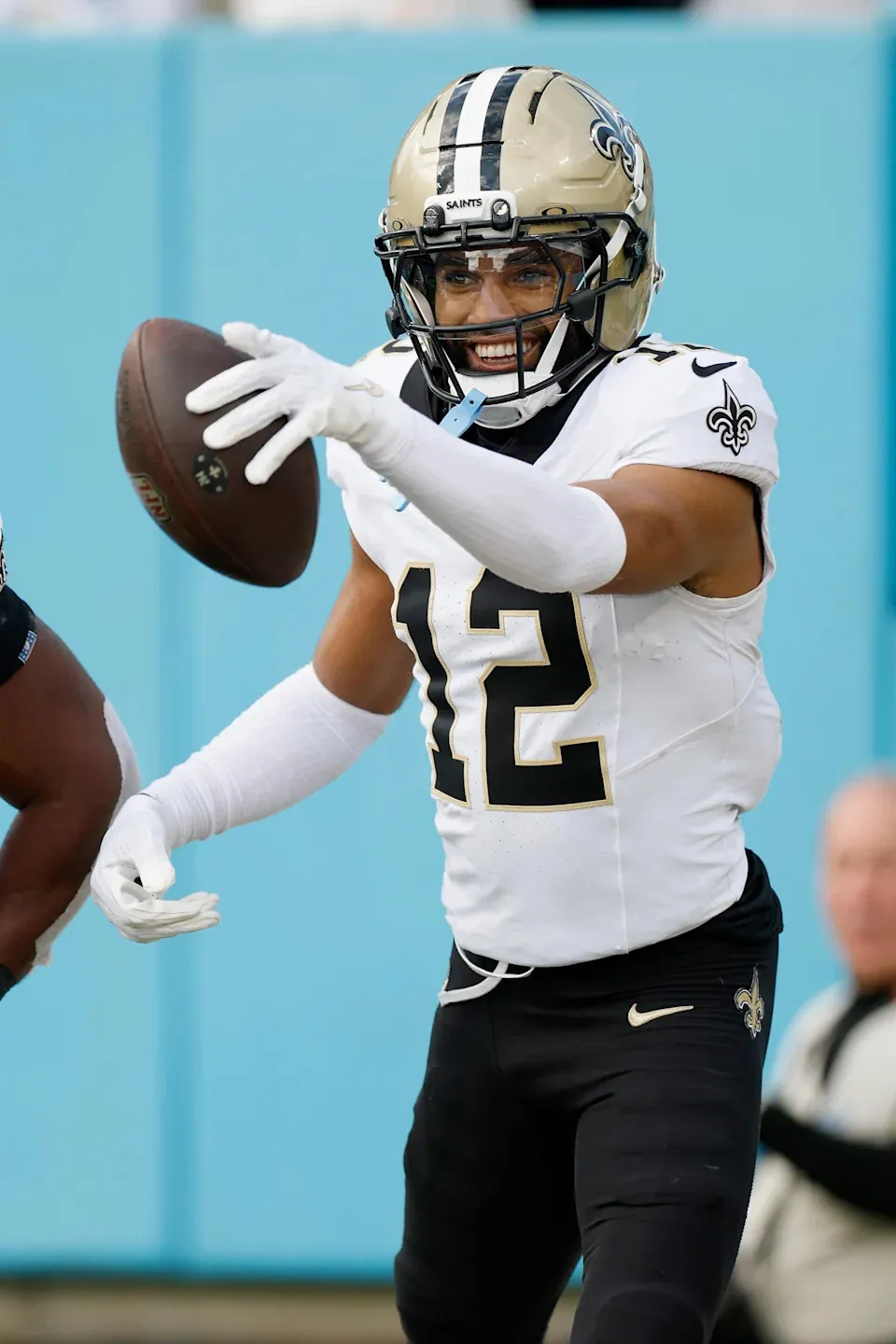 NASHVILLE, TENNESSEE - DECEMBER 28: <a class="link " href="https://sports.yahoo.com/nfl/players/33966/" data-i13n="sec:content-canvas;subsec:anchor_text;elm:context_link" data-ylk="slk:Chris Olave;sec:content-canvas;subsec:anchor_text;elm:context_link;itc:0" data-yga="{"yLinkElement":"context_link","yModuleName":"content-canvas","yLinkText":"Chris Olave","ySubModuleName":"anchor_text","yHasCommerce":false}" srcset=