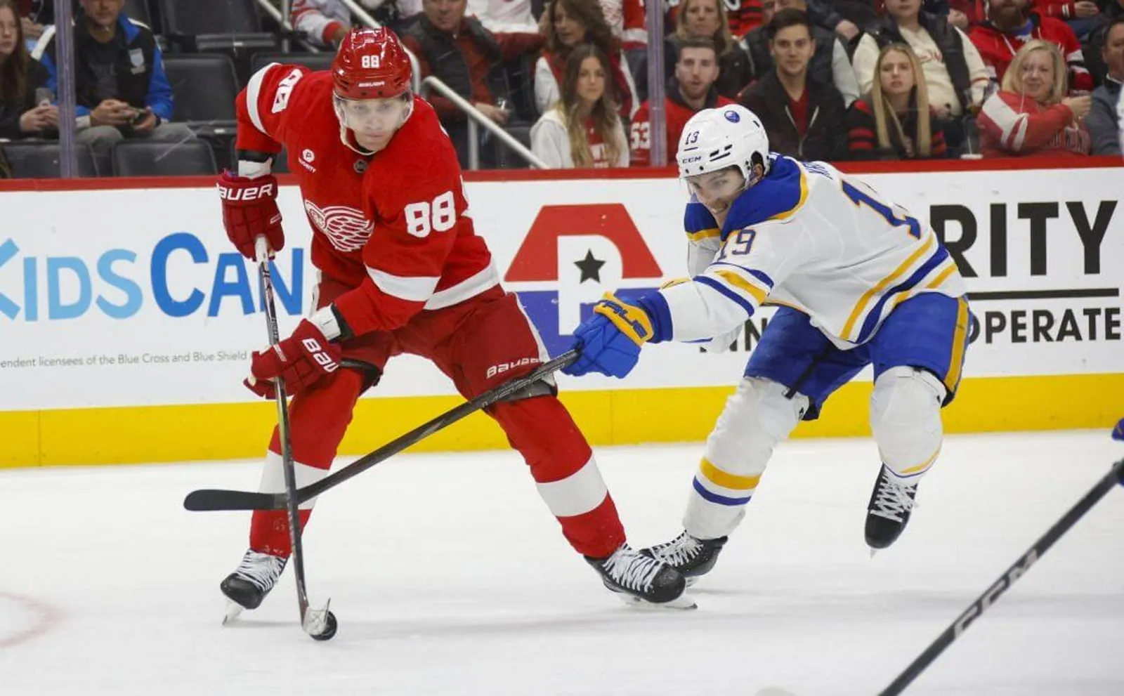 Patrick Kane (88) handles the puck while playing for the Detroit Red Wings against Buffalo Sabres center Peyton Krebs (19).