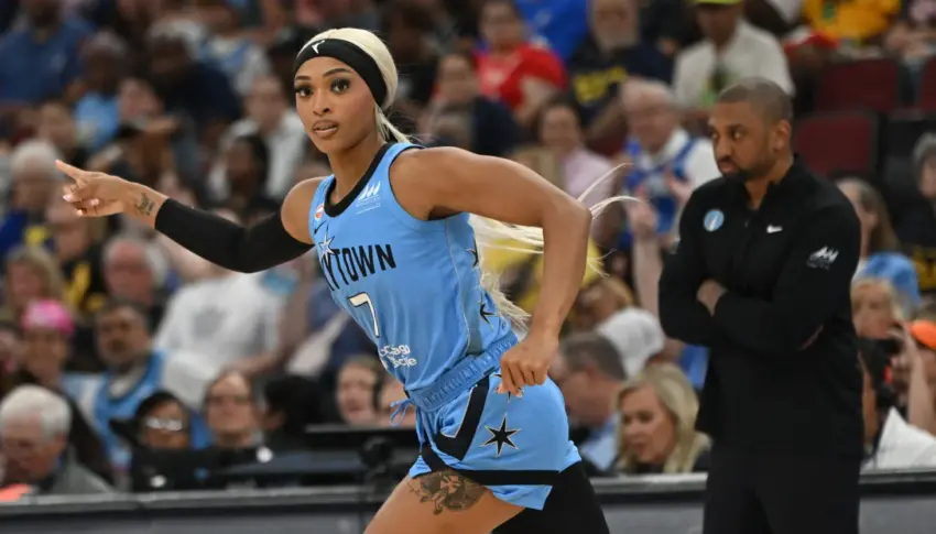 WNBA media defends DiJonai Carrington after dangerous Sophie Cunningham hit reveals glaring bias - Fox News